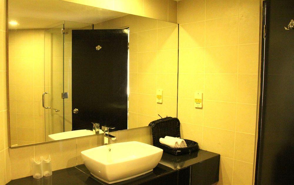 Oyo 89693 Perkasa Hotel Keningau Near Hospital Keningau Buitenkant foto