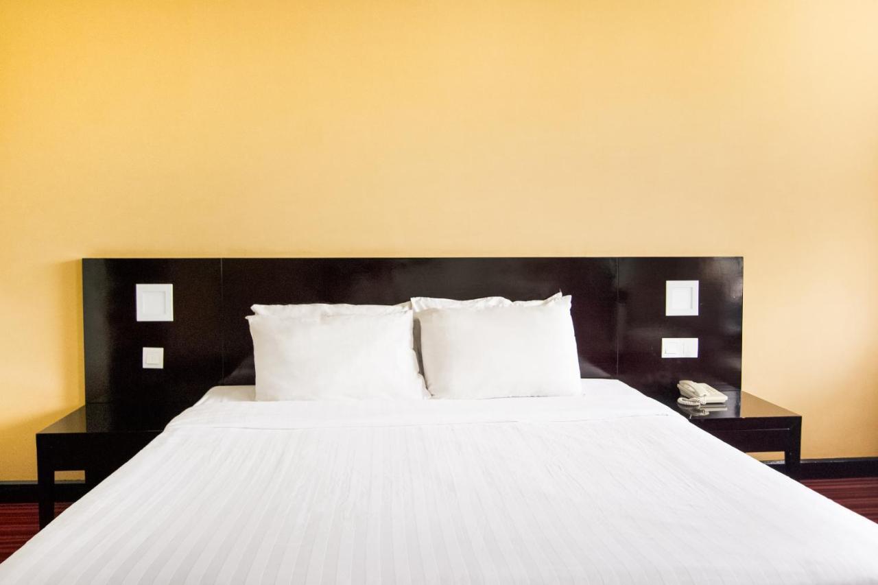 Oyo 89693 Perkasa Hotel Keningau Near Hospital Keningau Buitenkant foto