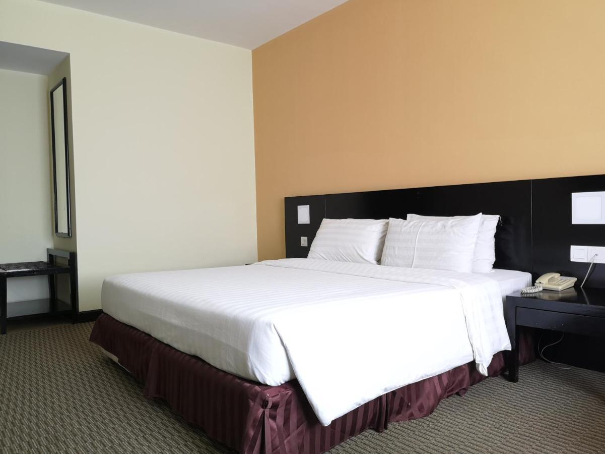Oyo 89693 Perkasa Hotel Keningau Near Hospital Keningau Buitenkant foto